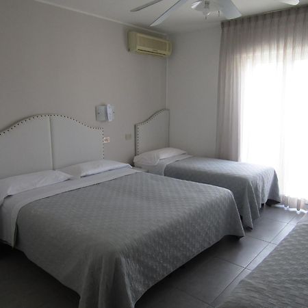 לידו די ג'סולו Hotel Atene מראה חיצוני תמונה