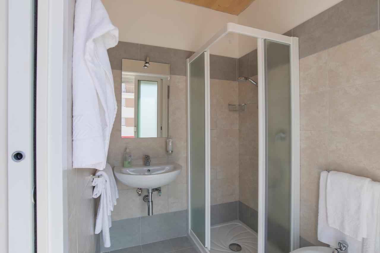 לידו די ג'סולו Hotel Atene מראה חיצוני תמונה