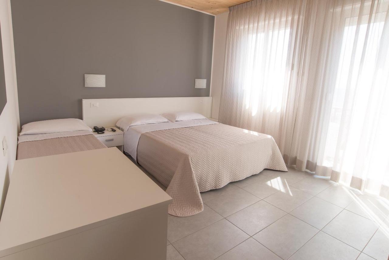 לידו די ג'סולו Hotel Atene מראה חיצוני תמונה