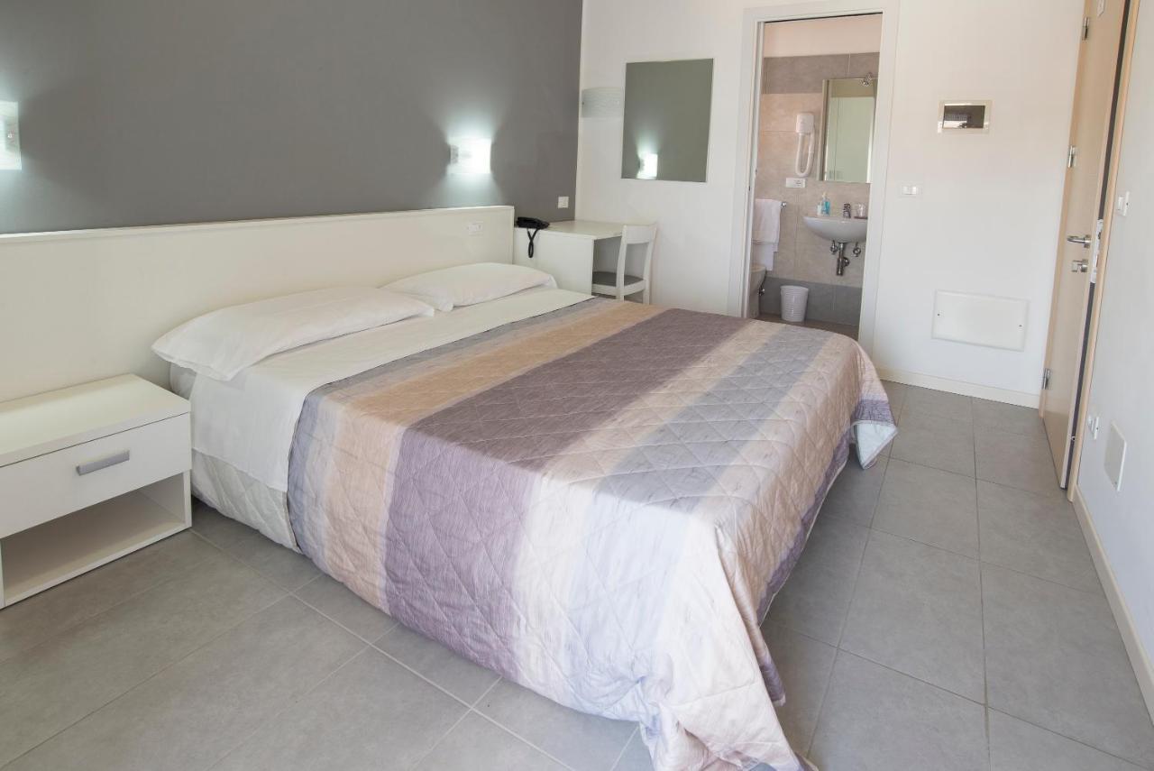 לידו די ג'סולו Hotel Atene מראה חיצוני תמונה