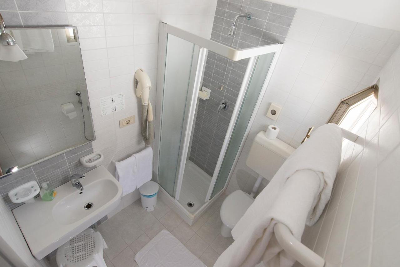 לידו די ג'סולו Hotel Atene מראה חיצוני תמונה