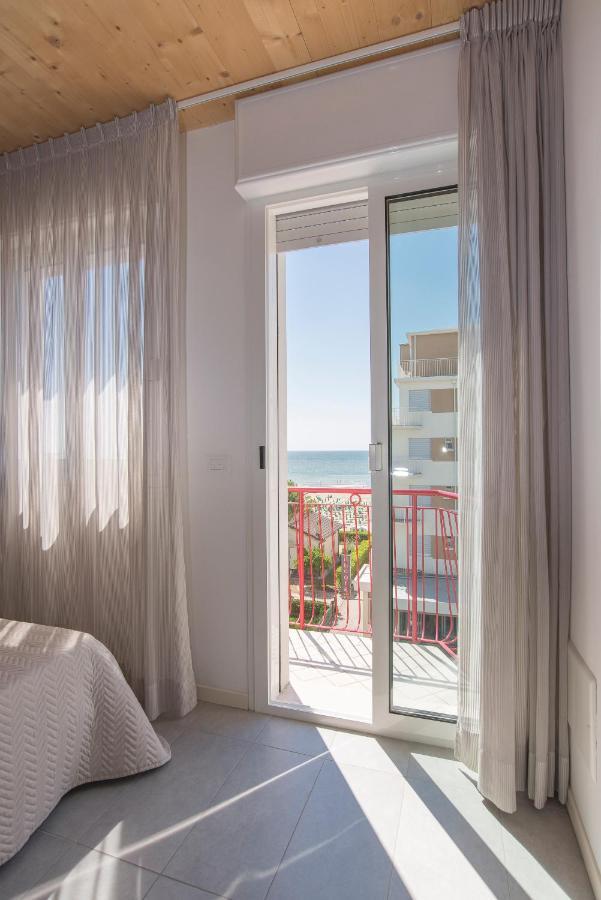 לידו די ג'סולו Hotel Atene מראה חיצוני תמונה