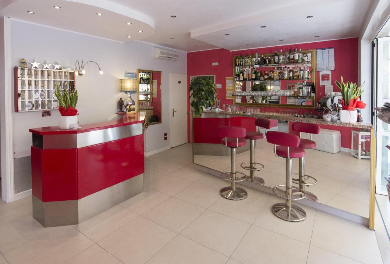 לידו די ג'סולו Hotel Atene מראה חיצוני תמונה