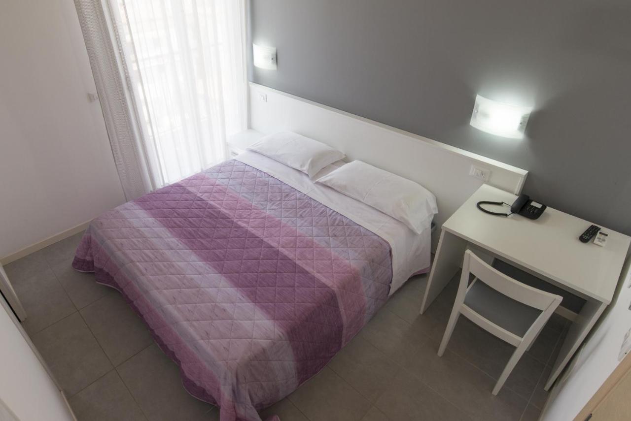 לידו די ג'סולו Hotel Atene מראה חיצוני תמונה