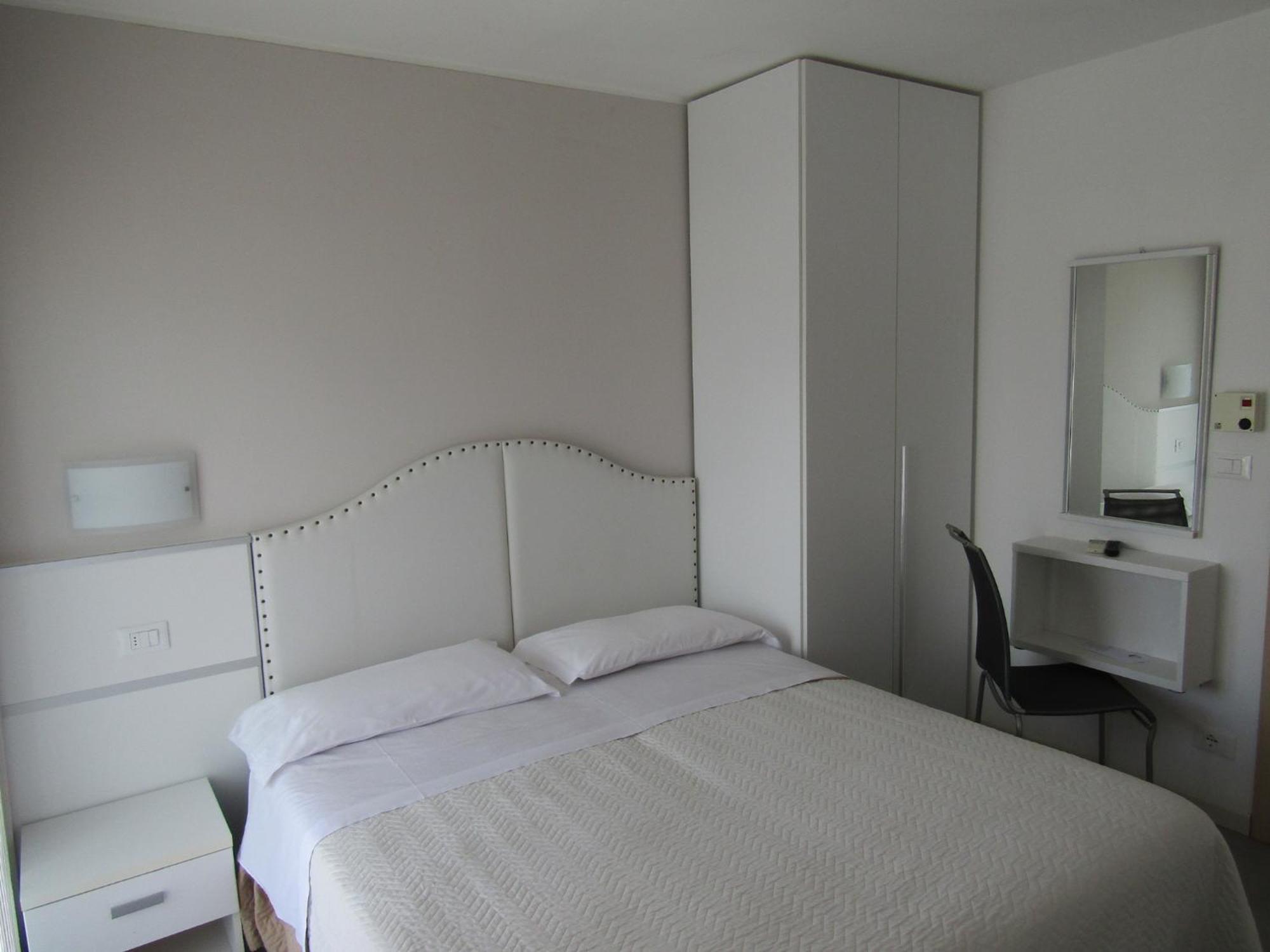 לידו די ג'סולו Hotel Atene מראה חיצוני תמונה