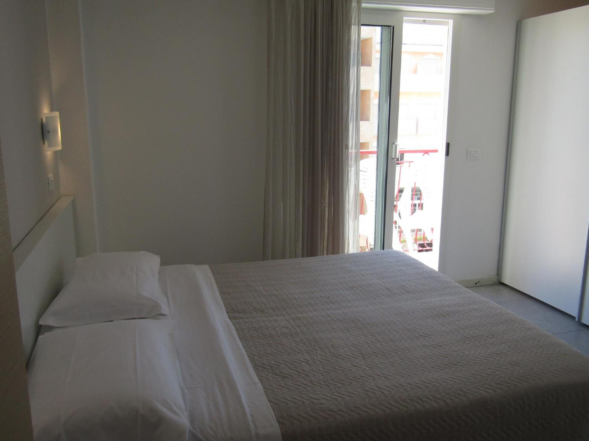 לידו די ג'סולו Hotel Atene מראה חיצוני תמונה