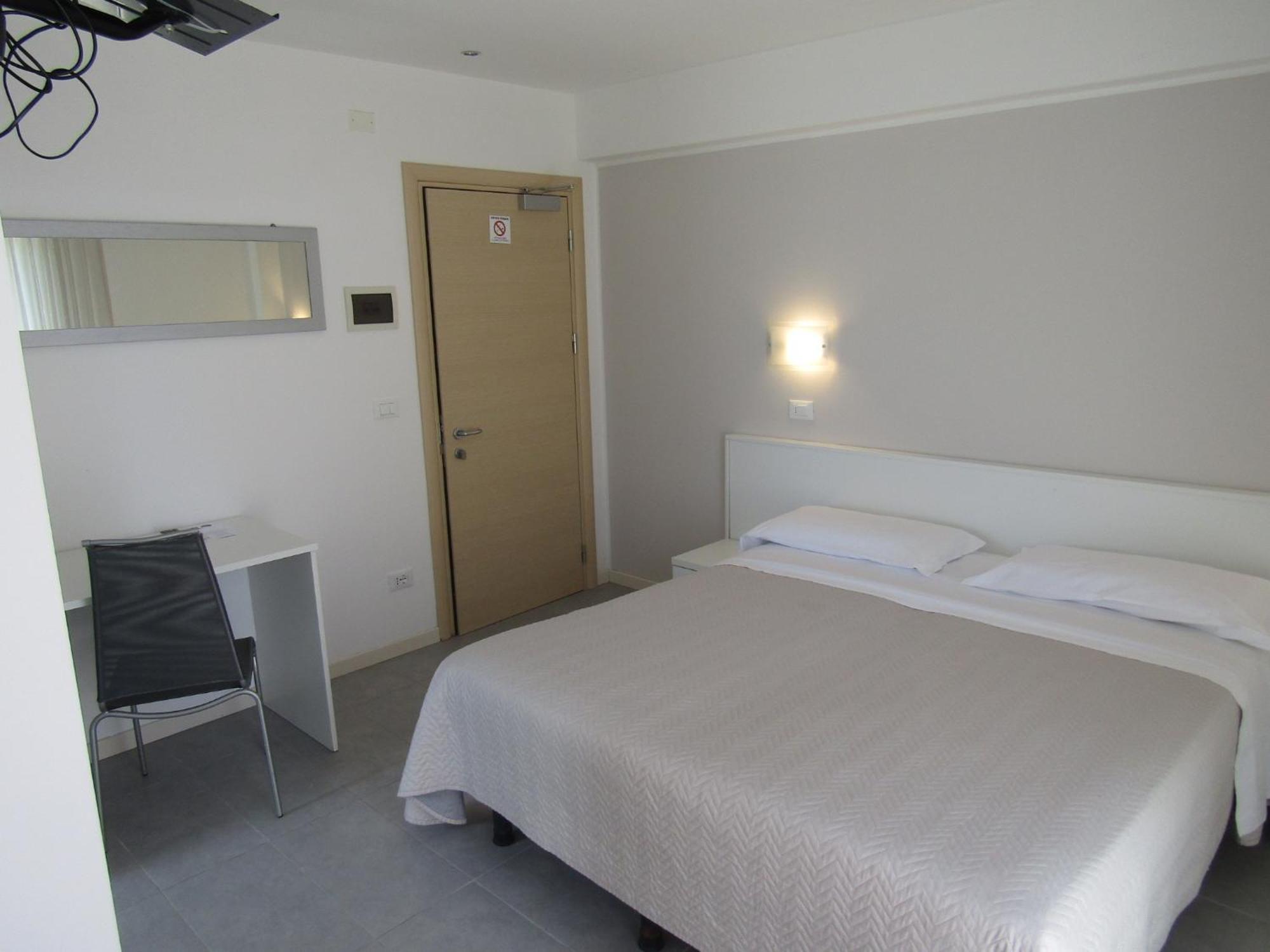 לידו די ג'סולו Hotel Atene מראה חיצוני תמונה