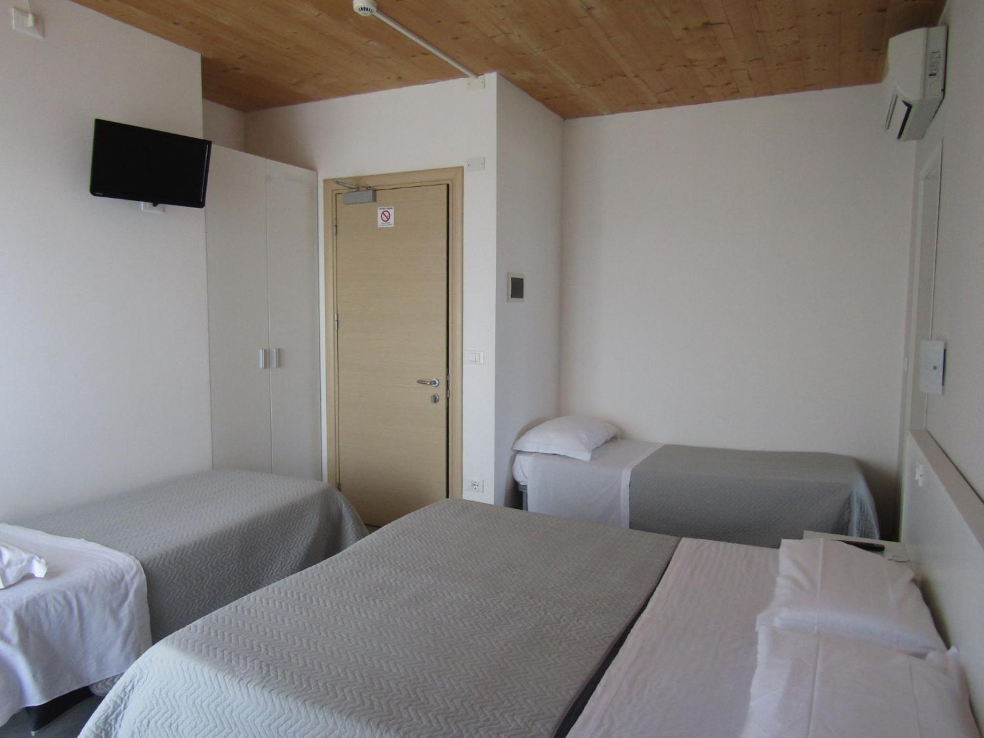 לידו די ג'סולו Hotel Atene מראה חיצוני תמונה