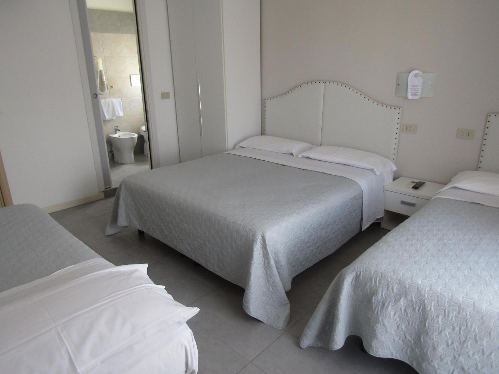 לידו די ג'סולו Hotel Atene מראה חיצוני תמונה