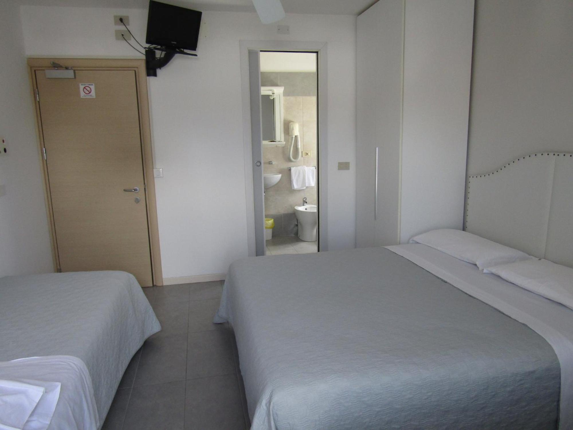 לידו די ג'סולו Hotel Atene מראה חיצוני תמונה